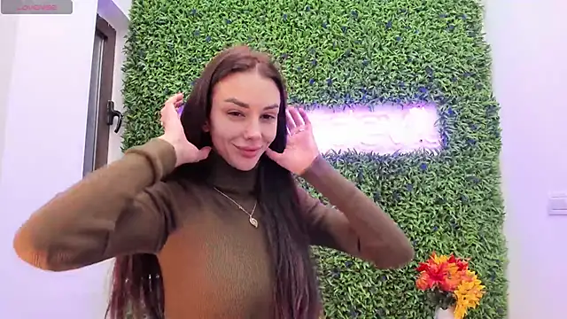 Snapshot of realhotfallingdevil chatting on November 13, 4:33 am realhotfallingdevil online show from November 13, 4:33 am