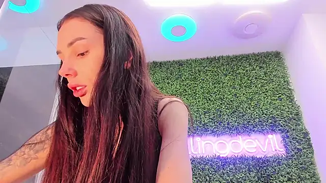 Snapshot of realhotfallingdevil chatting on November 22, 9:52 am realhotfallingdevil online show from November 22, 9:52 am