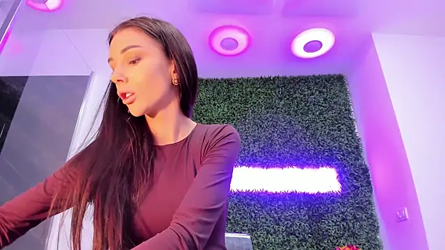 Snapshot of realhotfallingdevil chatting on November 25, 4:23 am realhotfallingdevil online show from November 25, 4:23 am