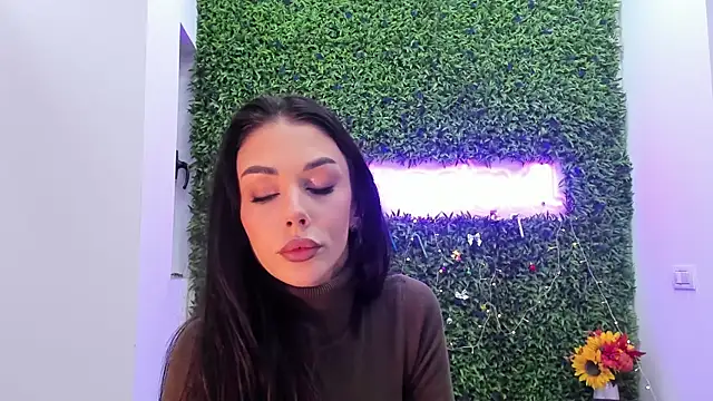 Snapshot of realhotfallingdevil chatting on December 18, 5:35 am realhotfallingdevil online show from December 18, 5:35 am