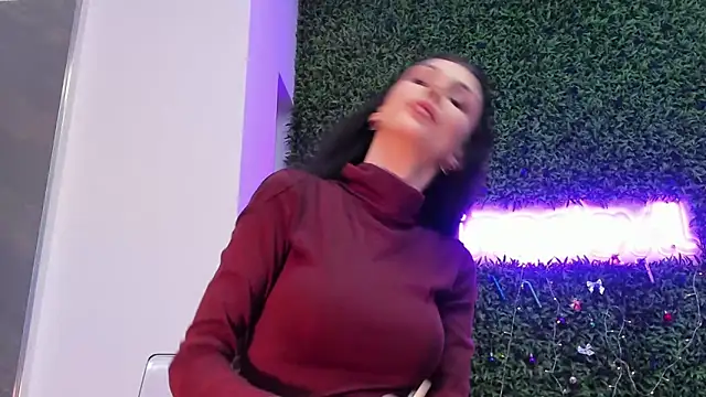 Snapshot of realhotfallingdevil chatting on December 19, 5:47 am realhotfallingdevil online show from December 19, 5:47 am