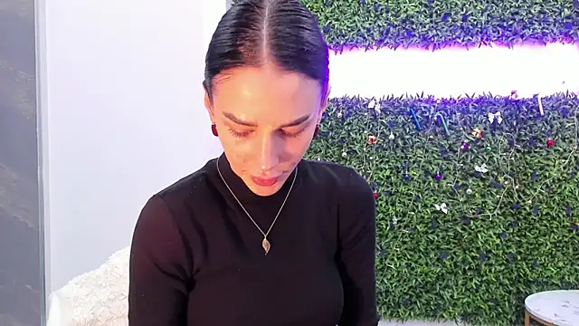 Snapshot of realhotfallingdevil chatting on December 20, 7:26 am realhotfallingdevil online show from December 20, 7:26 am