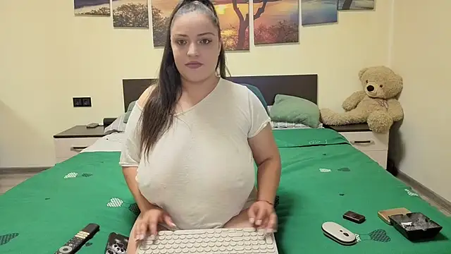 adelline online show from April 19, 8:55 pm