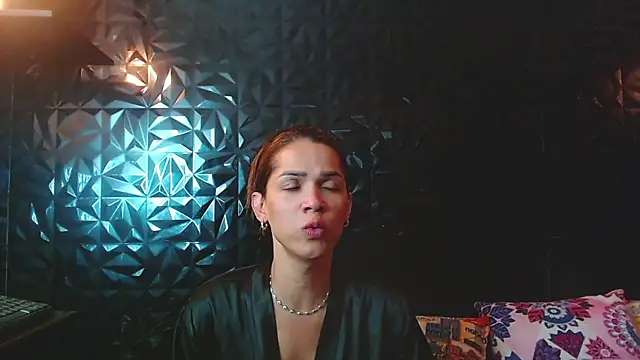 Snapshot of PINK__LOLA1 chatting on December 4, 1:15 am PINK LOLA1 online show from December 4, 1:15 am