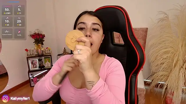 KallyMyller1 online show from December 5, 8:11 pm