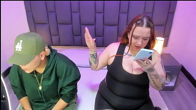 Snapshot of MiaYMolly chatting on March 8, 3:17 am MiaYMolly online show from March 8, 3:17 am