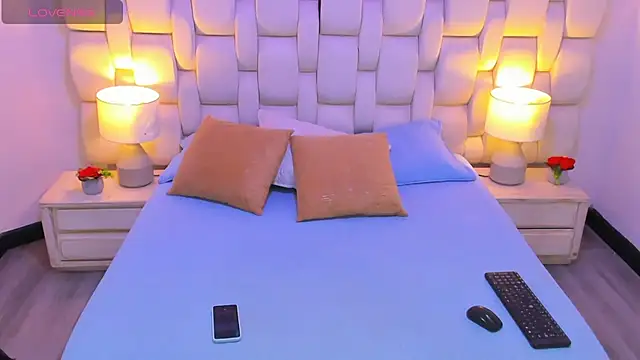 Snapshot of MiaYMolly chatting on November 21, 8:18 pm MiaYMolly online show from November 21, 8:18 pm