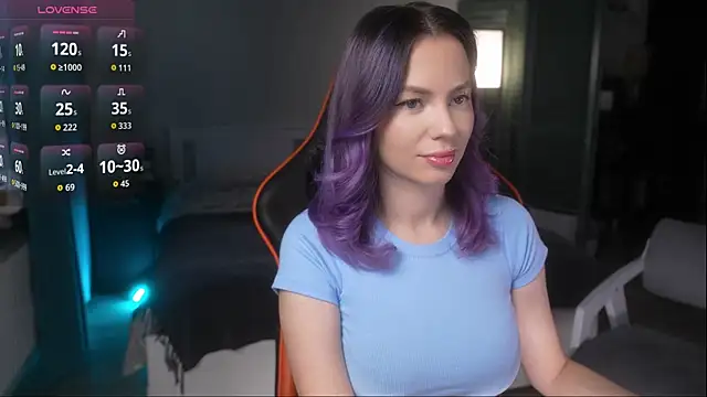 Snapshot of Emberella_ chatting on October 16, 6:47 am Emberella  online show from October 16, 6:47 am