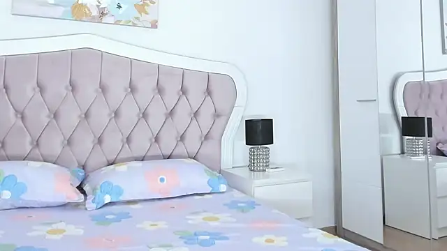 purefantasy online show from February 26, 4:00 am