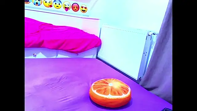 evehotty online show from February 7, 8:01 pm