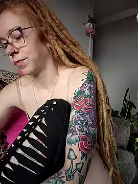 LucidLucy online show from December 31, 4:46 pm