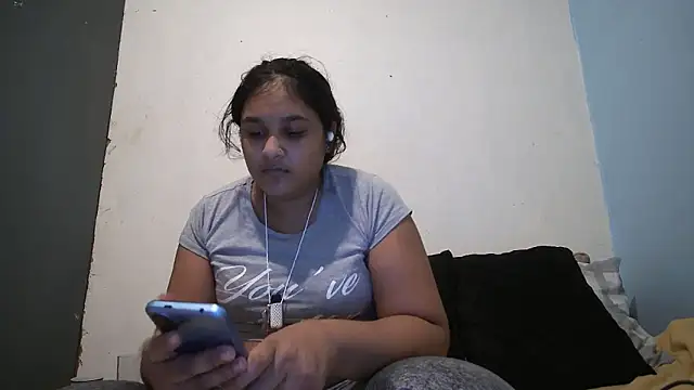 Snapshot of Indianbloom- chatting on October 12, 3:00 pm Indianbloom- online show from October 12, 3:00 pm