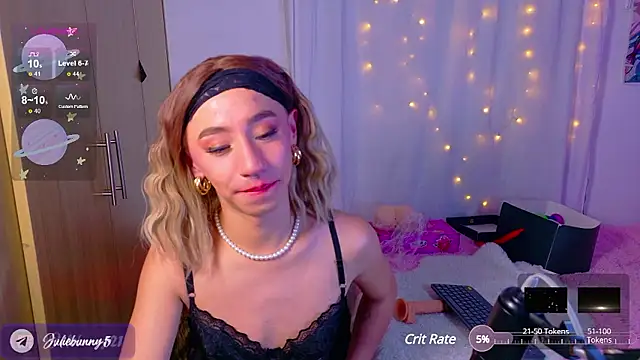 Snapshot of Littlebunny21 chatting on December 4, 7:28 am Littlebunny21 online show from December 4, 7:28 am