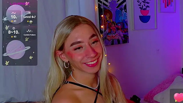 Snapshot of Littlebunny21 chatting on March 9, 10:52 pm Littlebunny21 online show from March 9, 10:52 pm