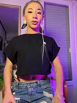 Snapshot of Littlebunny21 chatting on October 24, 8:05 pm Littlebunny21 online show from October 24, 8:05 pm