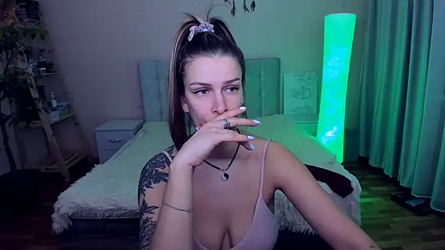 AlexiaDarren online show from March 19, 9:58 pm