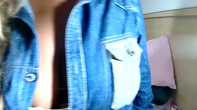 Snapshot of sexyindianchic chatting on February 8, 2:15 am sexyindianchic online show from February 8, 2:15 am