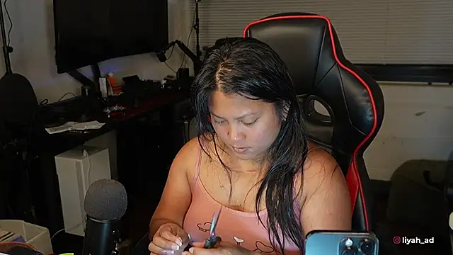 Snapshot of Bubbleliyah chatting on October 31, 2:45 am Bubbleliyah online show from October 31, 2:45 am