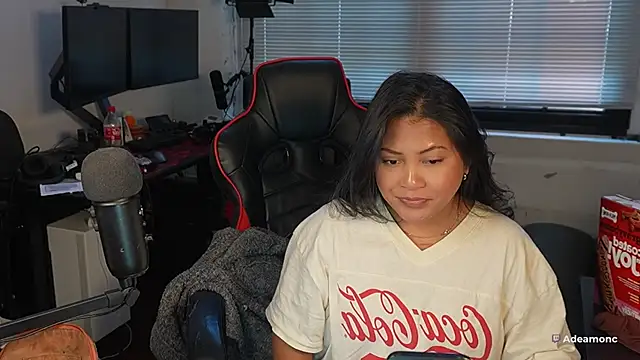 Snapshot of Bubbleliyah chatting on November 12, 2:28 pm Bubbleliyah online show from November 12, 2:28 pm