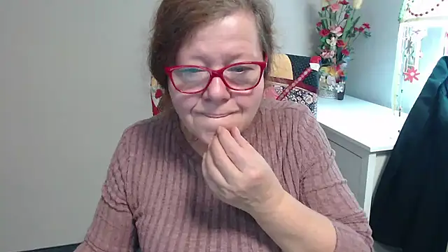 Snapshot of Adelewildx chatting on December 3, 5:20 am Adelewildx online show from December 3, 5:20 am