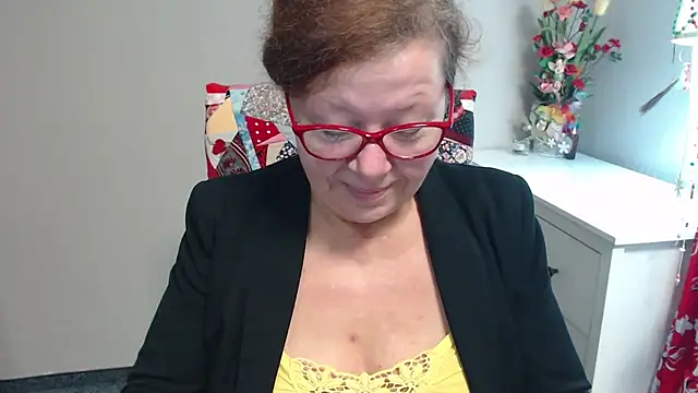 Snapshot of Adelewildx chatting on December 4, 4:32 am Adelewildx online show from December 4, 4:32 am