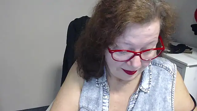 Snapshot of Adelewildx chatting on February 19, 8:33 am Adelewildx online show from February 19, 8:33 am