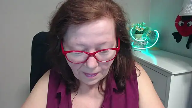 Snapshot of Adelewildx chatting on March 10, 7:42 am Adelewildx online show from March 10, 7:42 am