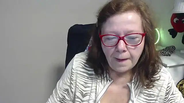 Snapshot of Adelewildx chatting on March 18, 10:25 am Adelewildx online show from March 18, 10:25 am