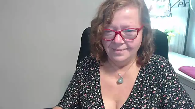 Snapshot of Adelewildx chatting on September 11, 2:44 am Adelewildx online show from September 11, 2:44 am