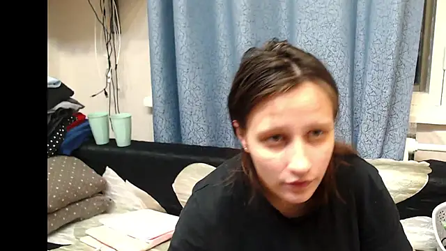 Snapshot of alisacucumber chatting on February 18, 7:19 pm alisacucumber online show from February 18, 7:19 pm