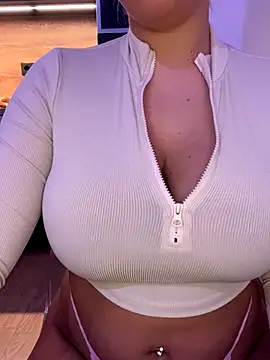 Snapshot of Liiaa chatting on December 17, 10:10 am Liiaa online show from December 17, 10:10 am