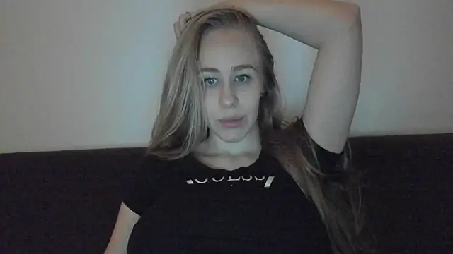 Snapshot of baby_alice chatting on September 18, 9:39 pm baby alice online show from September 18, 9:39 pm