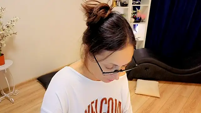 CaringSophie online show from February 27, 1:44 pm