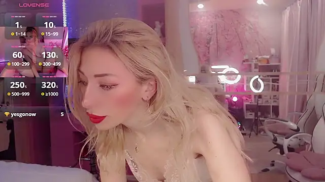 Snapshot of AnnieGOld_ chatting on November 8, 11:14 pm AnnieGOld online show from November 8, 11:14 pm