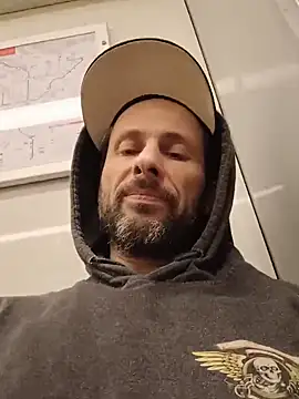 Snapshot of FireFox_Feel chatting on March 7, 9:06 pm FireFox Feel online show from March 7, 9:06 pm