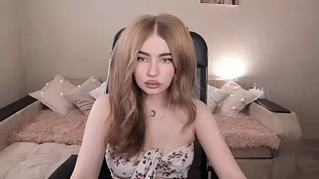 Snapshot of ViolettaLopez chatting on February 23, 10:17 am ViolettaLopez online show from February 23, 10:17 am