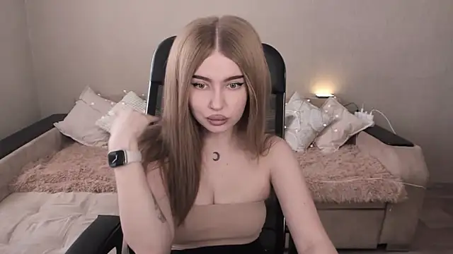 Snapshot of ViolettaLopez chatting on February 24, 10:37 am ViolettaLopez online show from February 24, 10:37 am