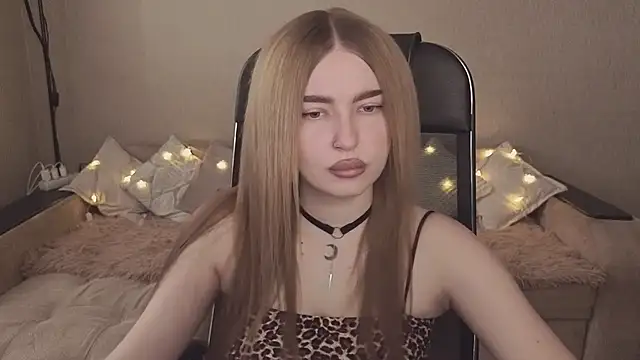 Snapshot of ViolettaLopez chatting on November 23, 10:15 am ViolettaLopez online show from November 23, 10:15 am