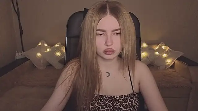 Snapshot of ViolettaLopez chatting on December 4, 1:20 pm ViolettaLopez online show from December 4, 1:20 pm