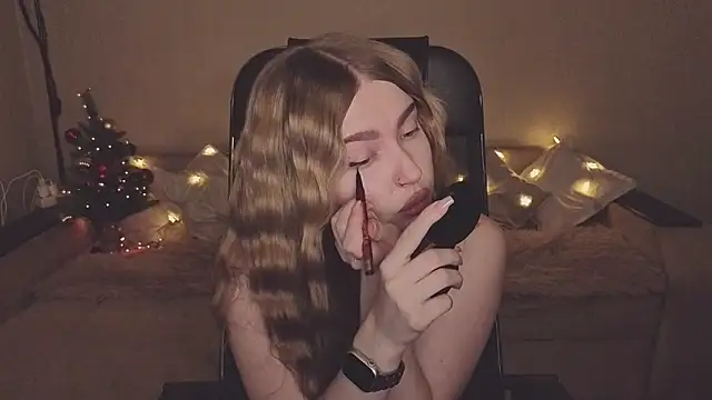 Snapshot of ViolettaLopez chatting on December 16, 2:33 pm ViolettaLopez online show from December 16, 2:33 pm