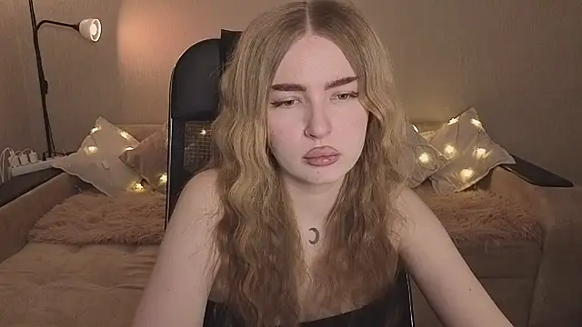 ViolettaLopez online show from February 23, 4:15 pm