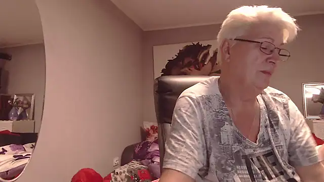 Snapshot of LaylaMilf chatting on October 9, 6:50 pm LaylaMilf online show from October 9, 6:50 pm