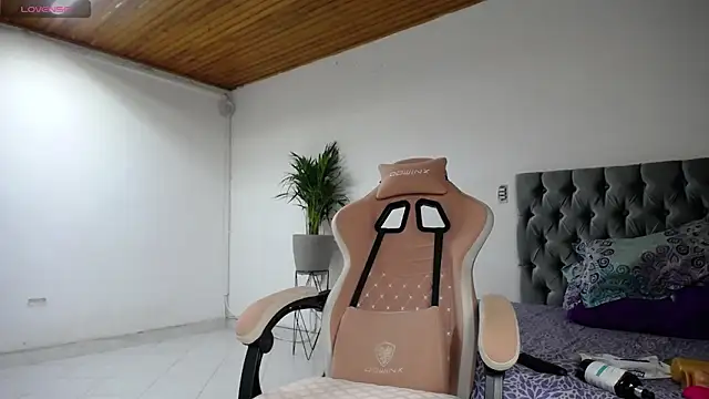 Snapshot of ashley_morgan_18 chatting on January 17, 5:11 am ashley morgan 18 online show from January 17, 5:11 am