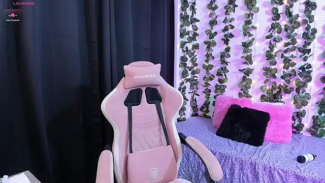 Snapshot of ashley_morgan_18 chatting on October 5, 2:21 am ashley morgan 18 online show from October 5, 2:21 am