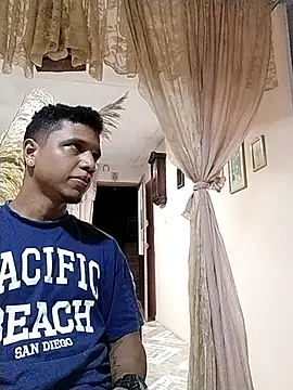 Snapshot of roman_and_jessie chatting on March 4, 4:38 am roman and jessie online show from March 4, 4:38 am