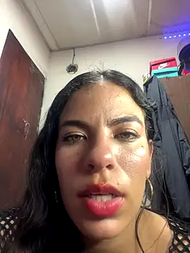 Snapshot of roman_and_jessie chatting on October 4, 4:32 am roman and jessie online show from October 4, 4:32 am