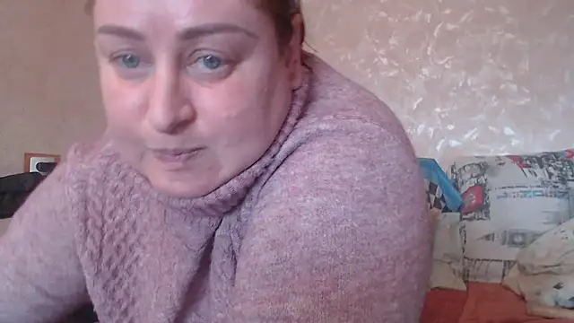 Amy August online show from March 20, 4:20 pm