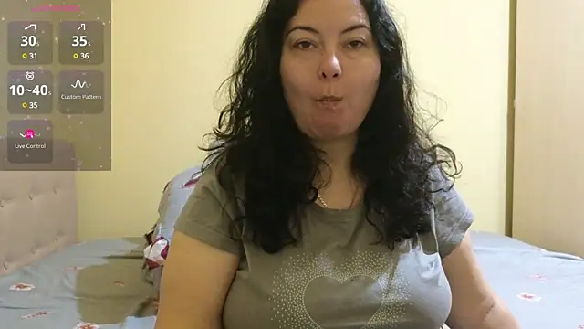 Snapshot of BBW_MILF_4U chatting on February 25, 6:14 am BBW MILF 4U online show from February 25, 6:14 am
