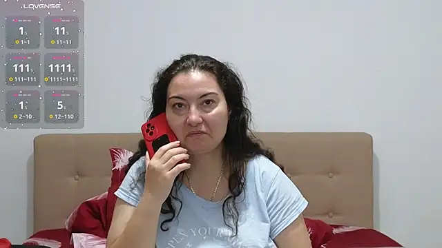 BBW MILF 4U online show from October 24, 7:49 am