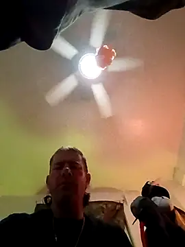 Snapshot of thefire420 chatting on December 2, 11:15 am thefire420 online show from December 2, 11:15 am